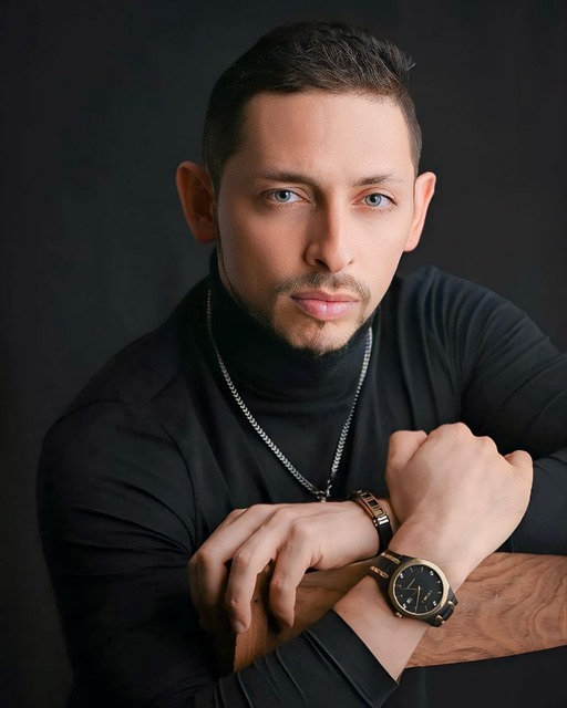 personas revisando preguntas frecuentes sobre planificación financiera